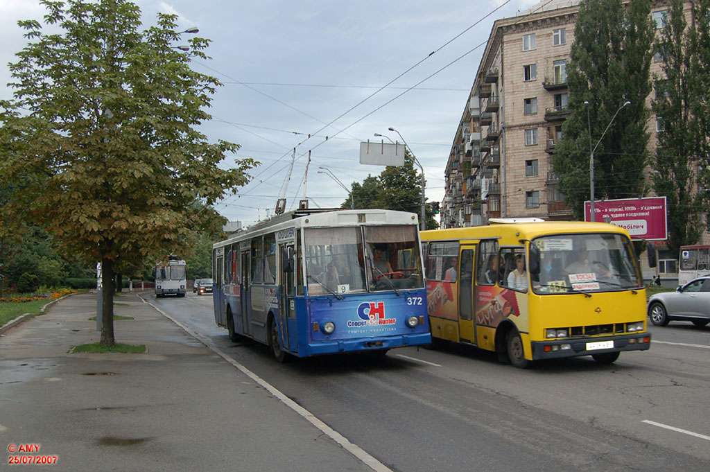 Київ, Škoda 14Tr02/6 № 372 Київ, Škoda 14Tr02/6 № 372