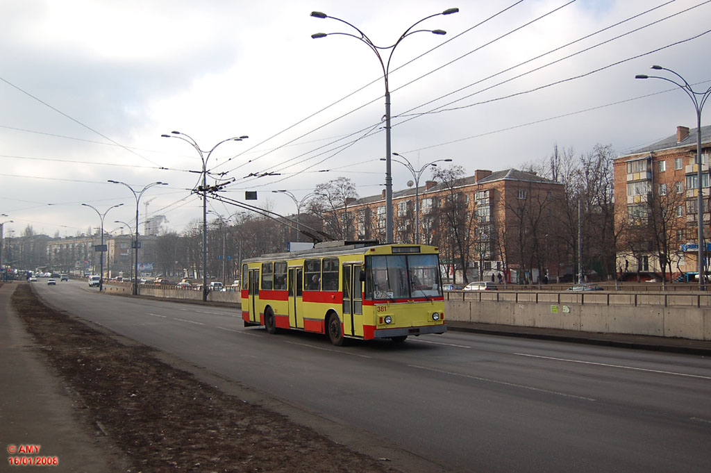 Kijevas, Škoda 14Tr02/6 nr. 381
