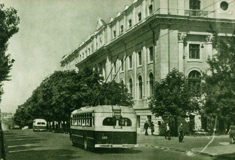 Киев, МТБ-82Д № 209; Киев — Исторические фотографии