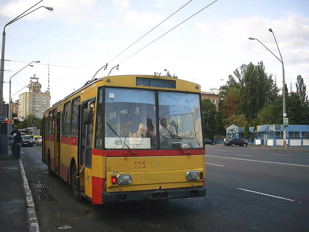 Киев, Škoda 14Tr02/6 № 175