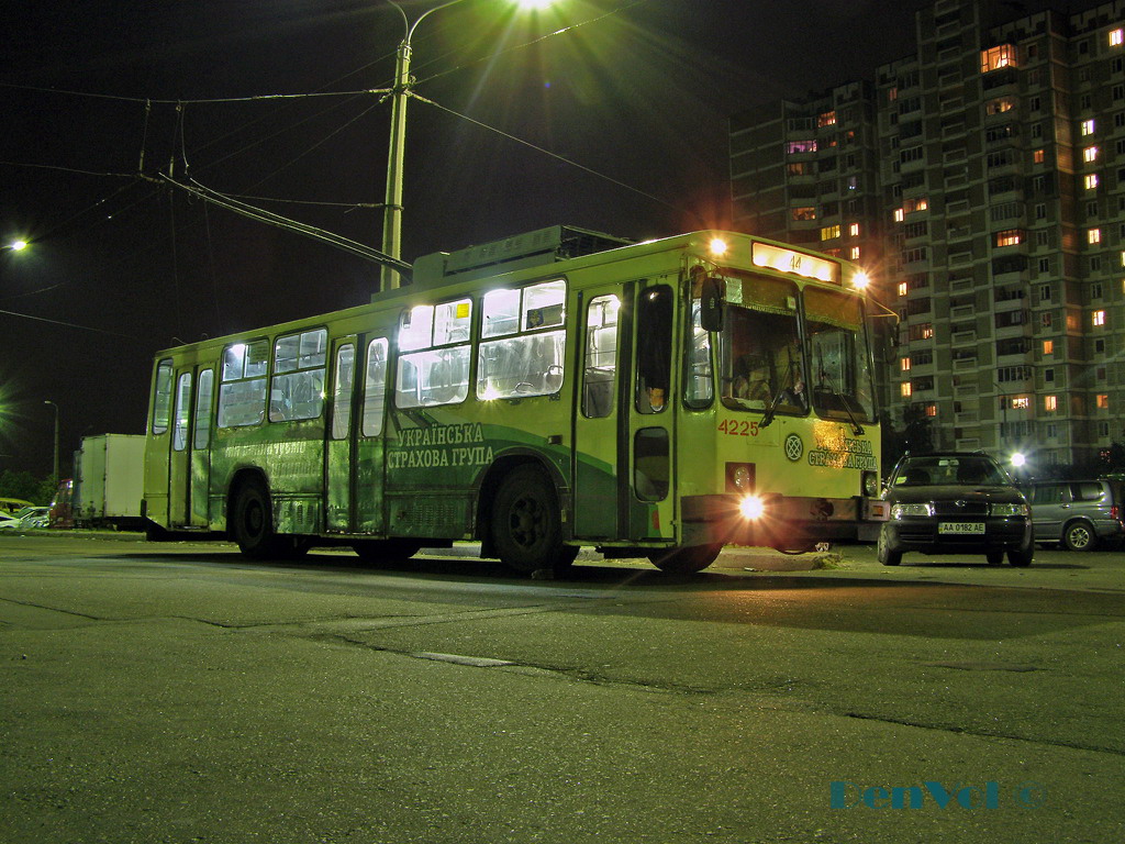 Киев, ЮМЗ Т2 № 4225
