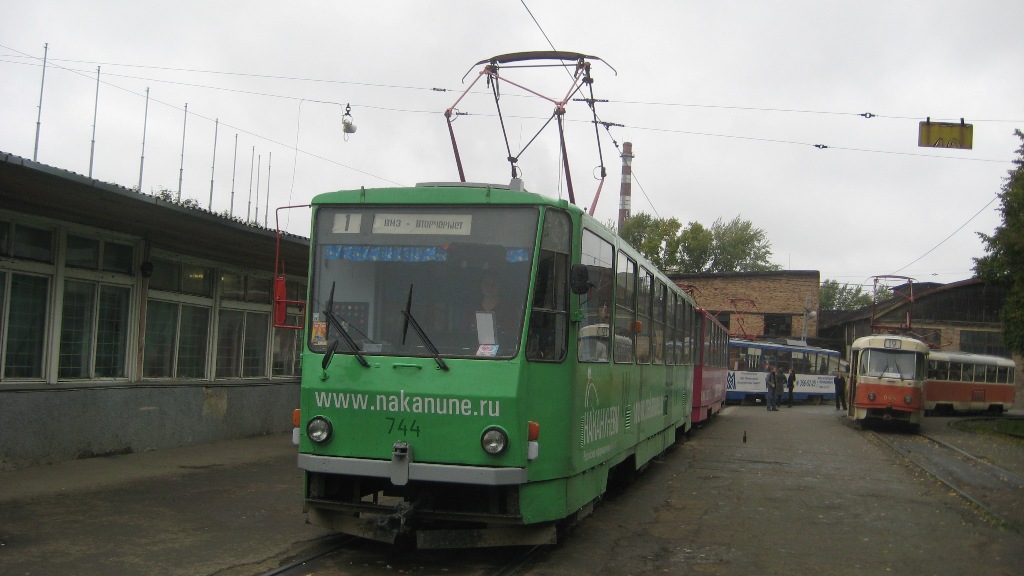 Екатеринбург, Tatra T6B5SU № 744