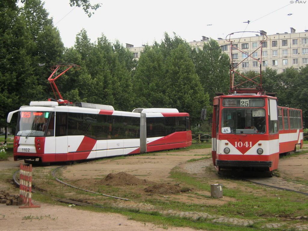 Saint-Petersburg, LVS-86K Br. 1041; Saint-Petersburg, 71-152 (LVS-2005) Br. 1102 Saint-Petersburg, LVS-86K Br. 1041; Saint-Petersburg, 71-152 (LVS-2005) Br. 1102