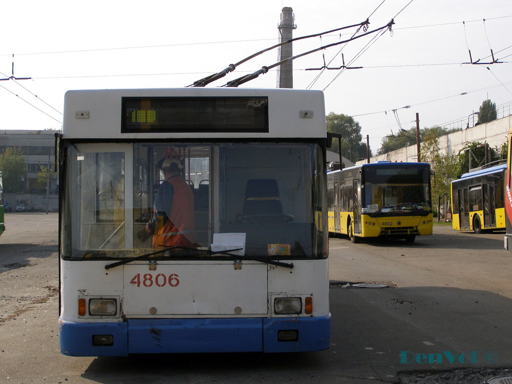 Киев, YMZ E186 № 4806