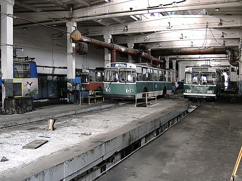 Sjevjerodoneck, ZiU-682V-012 [V0A] Br. 115; Sjevjerodoneck, ZiU-682V [V00] Br. 121; Sjevjerodoneck — Miscellaneous photos