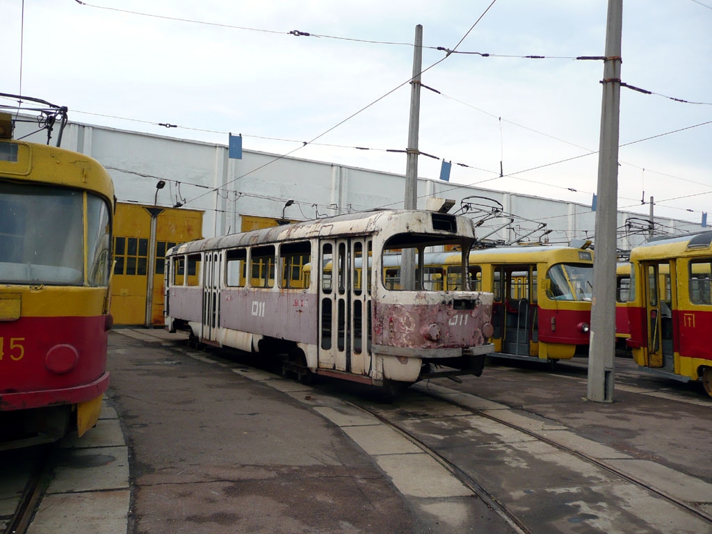 Кривой Рог, Tatra T3SU № 011; Киев — Трамвайные депо: Дарницкое Кривой Рог, Tatra T3SU № 011; Киев — Трамвайные депо: Дарницкое