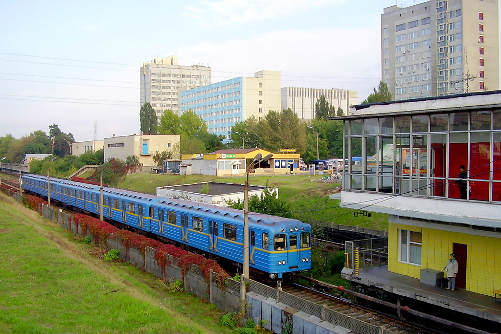 Кіеў — Метрополитен — Подвижной состав — Е*