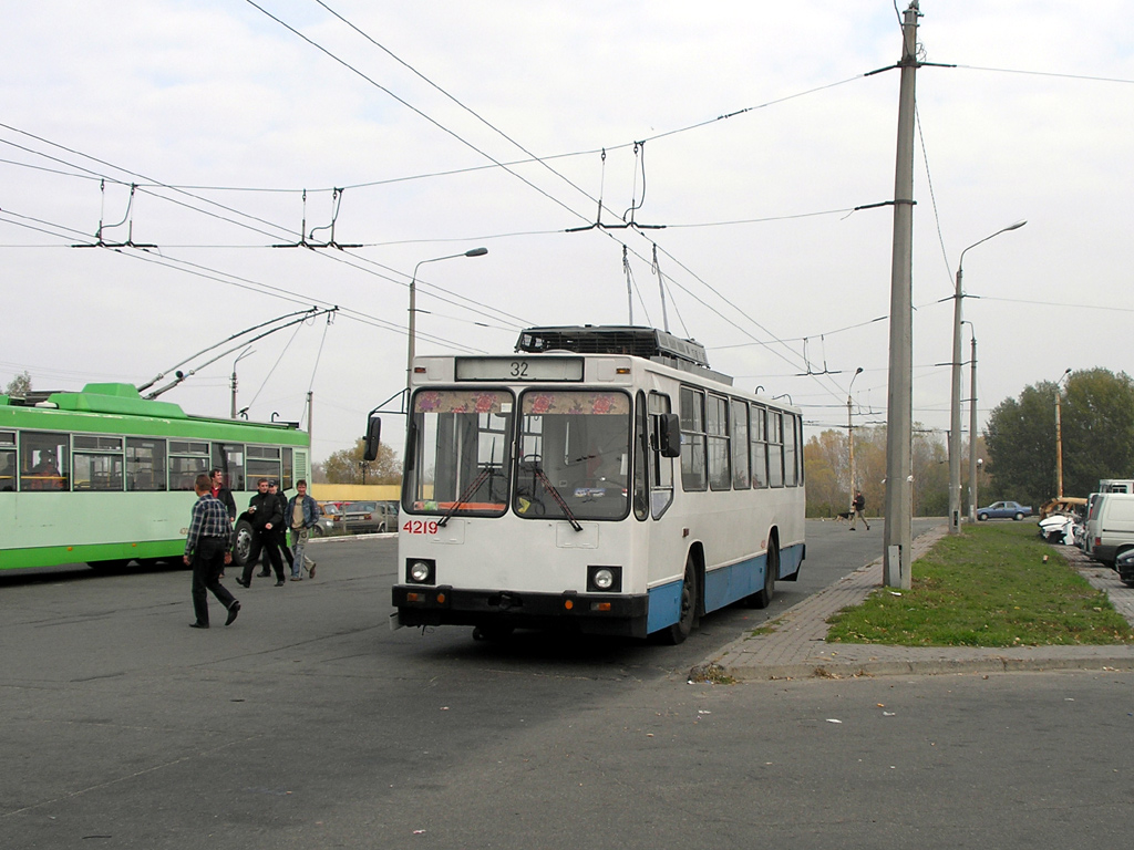 Kijev, YMZ T2 — 4219