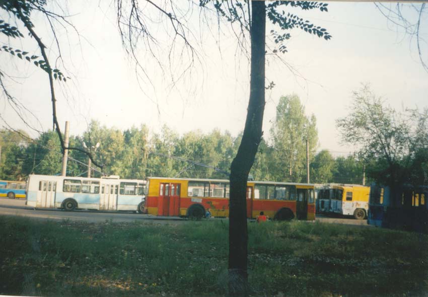 Алматы, ЗиУ-682В-012 [В0А] № 2041; Алматы, ЗиУ-682Г00-ЭМ № 2018