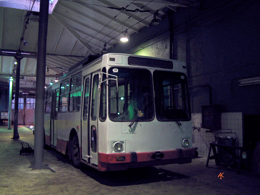 Киев, ЮМЗ Т2 № 527