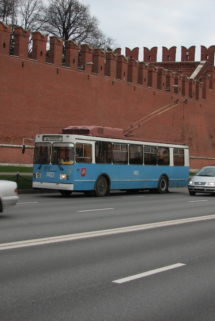 Москва, ЗиУ-682ГМ1 (с широкой передней дверью) № 7402