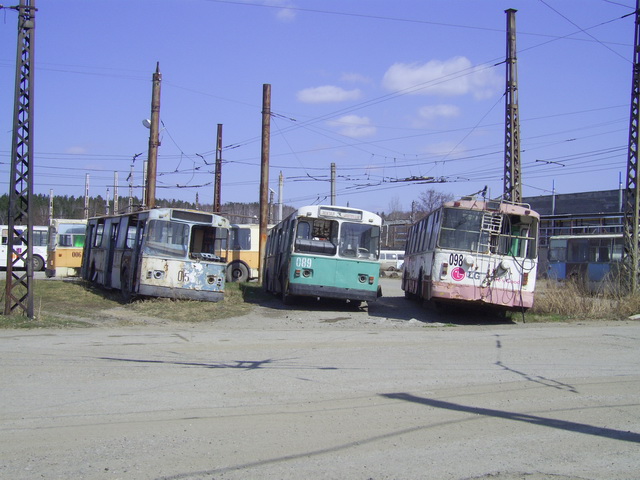 Миасс, ЗиУ-682В № 015; Миасс, ЗиУ-682Г [Г00] № 089; Миасс, ЗиУ-682В-012 [В0А] № 098; Миасс — Троллейбусные линии — депо