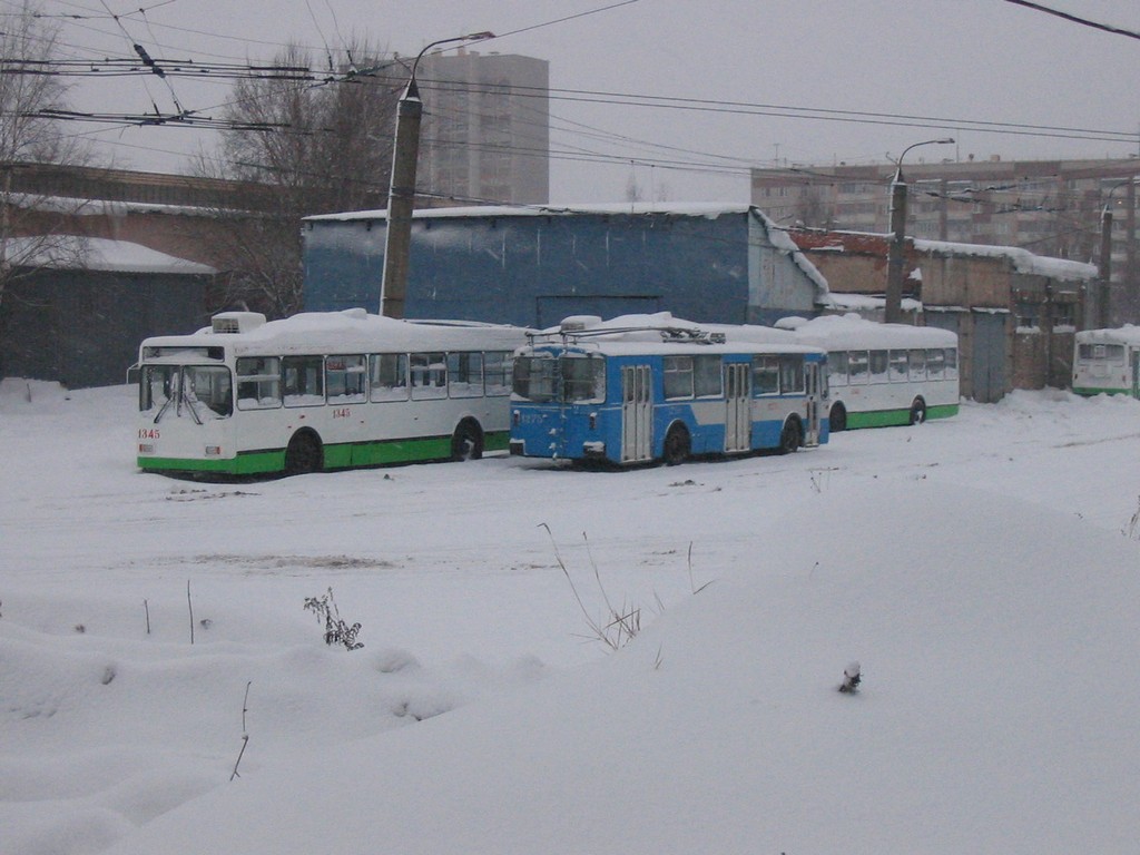 Ижевск, ЗиУ-682В-012 [В0А] № 1275; Ижевск, ВМЗ-5298-22 № 1345