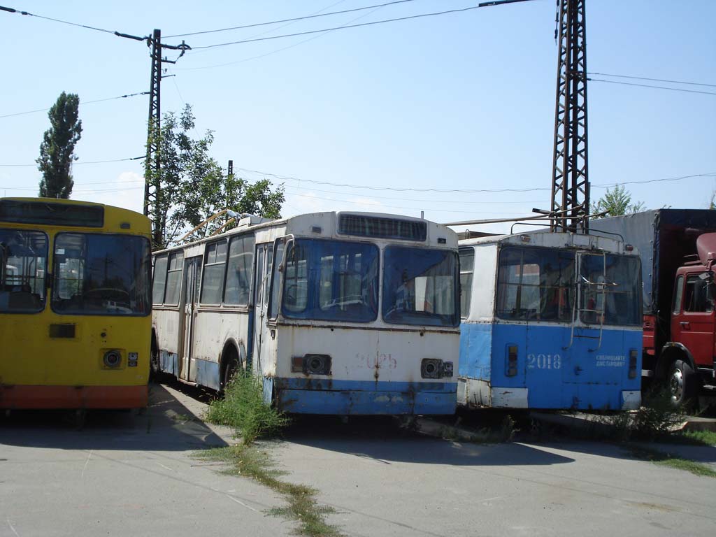 Бішкек, ЗиУ-682В [В00] № 2018; Бішкек, ЗиУ-682В-012 [В0А] № 2085