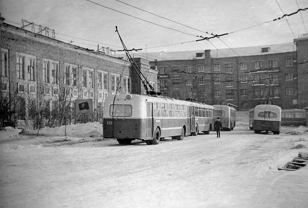 Омск, ЗиУ-5 № 126; Омск, МТБ-82М № 18; Омск — Исторические фотографии Омск, ЗиУ-5 № 126; Омск, МТБ-82М № 18; Омск — Исторические фотографии