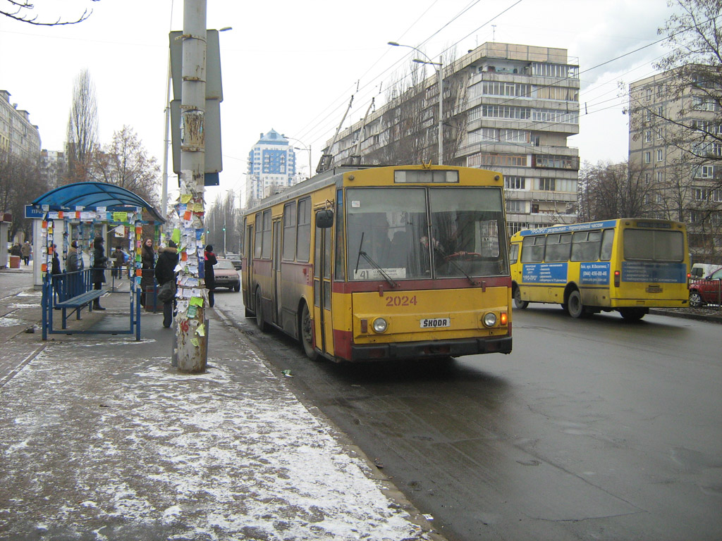 Киев, Škoda 14Tr02/6 № 2024