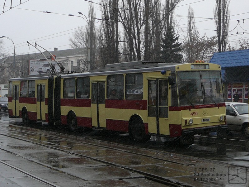 Киев, Škoda 15Tr03/6 № 490