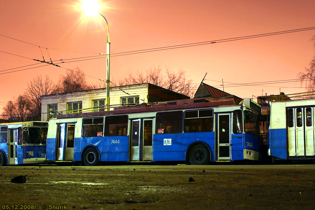 Москва, ЗиУ-682Г-016.02 № 7444