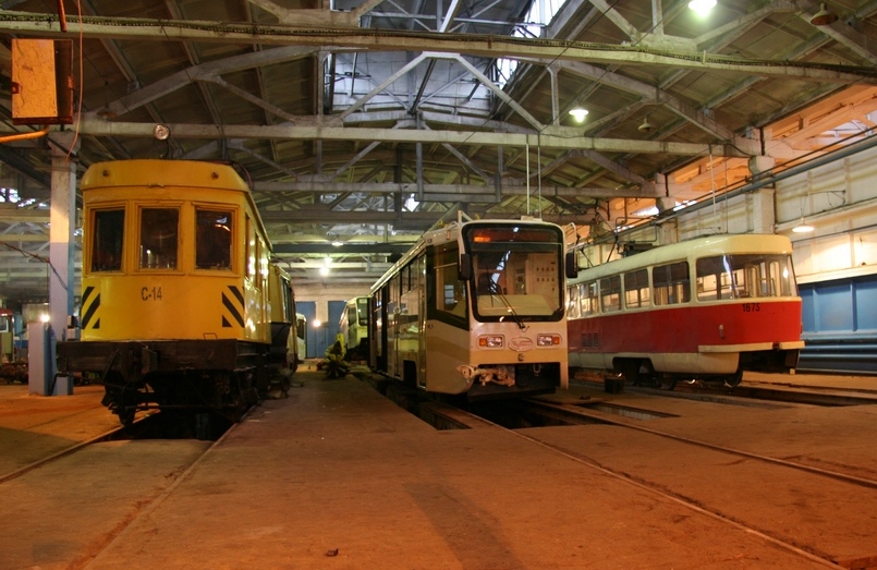 Нижний Новгород, ГС-4 (ГВРЗ) № С-14; Нижний Новгород, 71-619КТ № 1203; Нижний Новгород — Трамваи без номеров