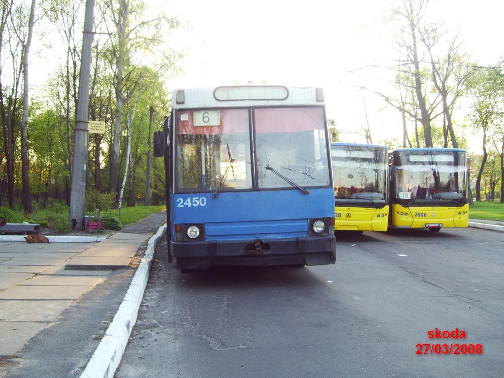 Киев, ЮМЗ Т1 № 2450 Киев, ЮМЗ Т1 № 2450