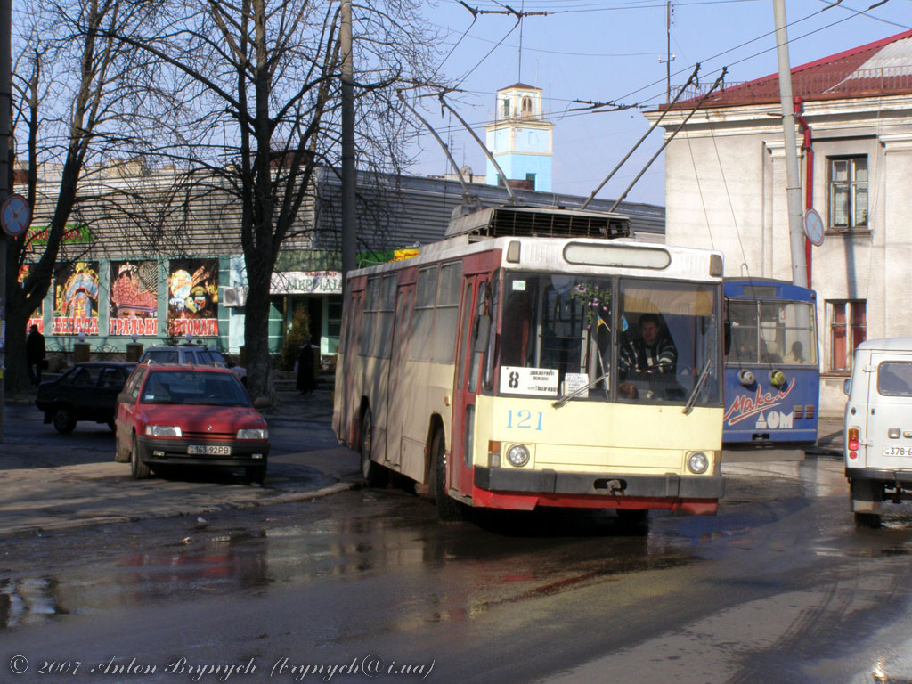 Ровно, ЮМЗ Т2 № 121