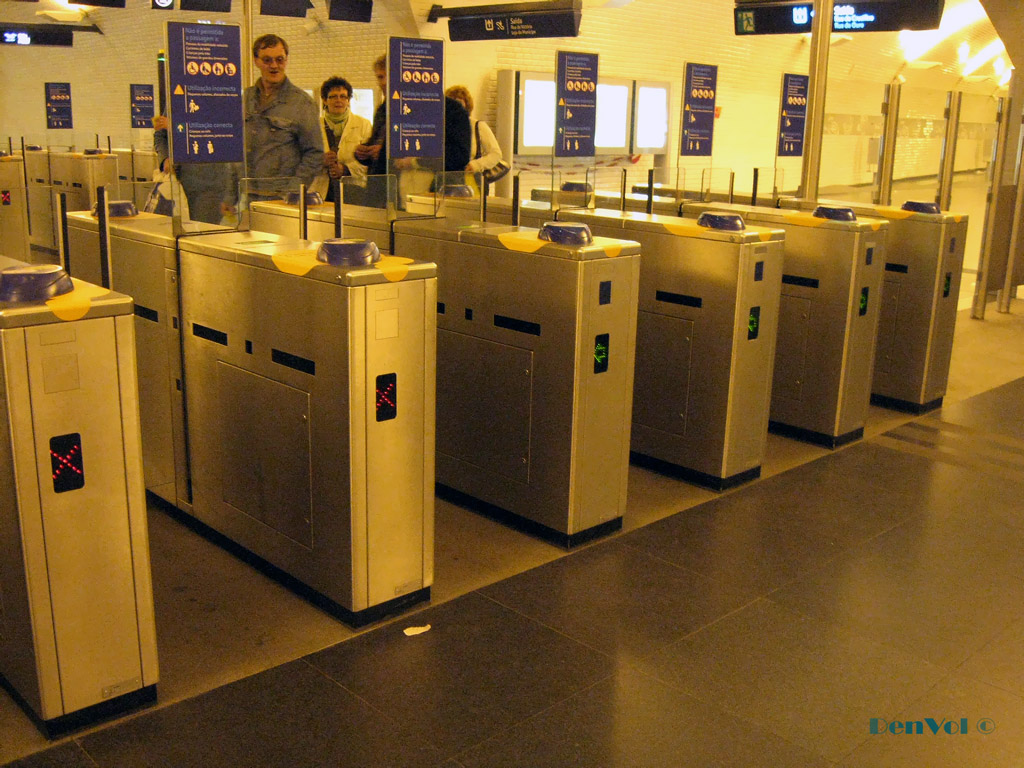 Lissaboni linnastu — Metro: Linha Azul (Blue Line); Lissaboni linnastu — Metro: Linha Verde (Green Line)