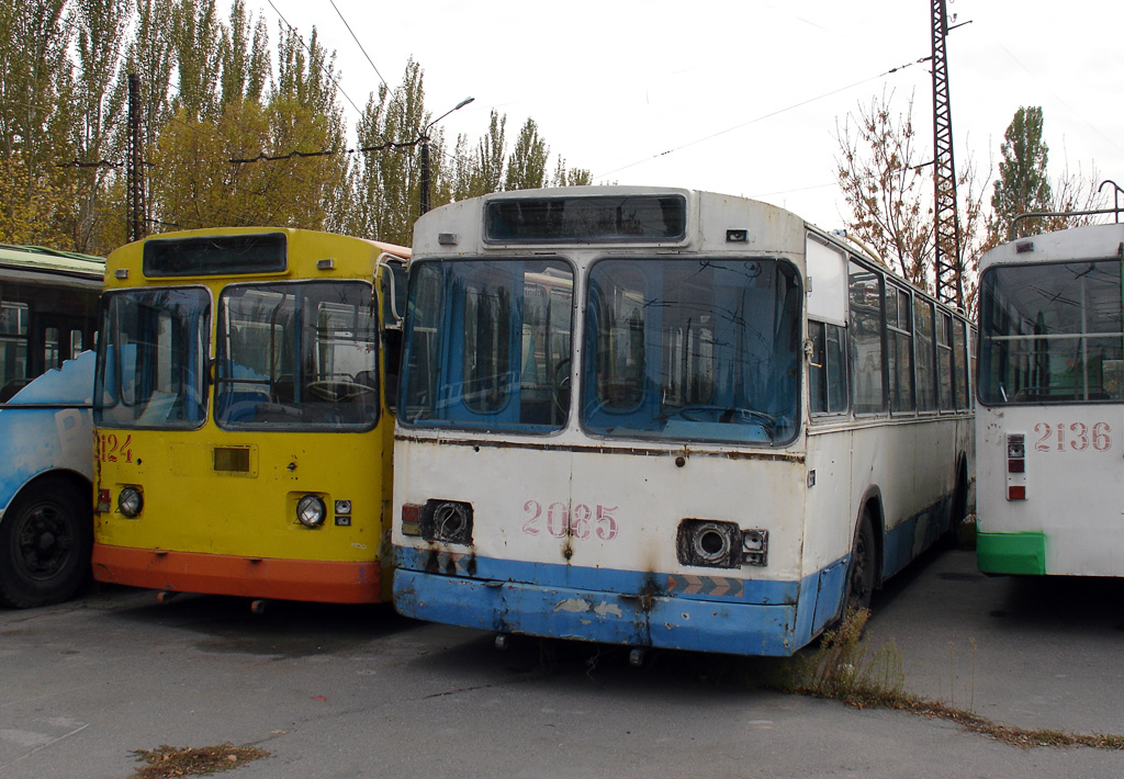 Biškek, ZiU-682G [G00] č. 2124; Biškek, ZiU-682V-012 [V0A] č. 2085