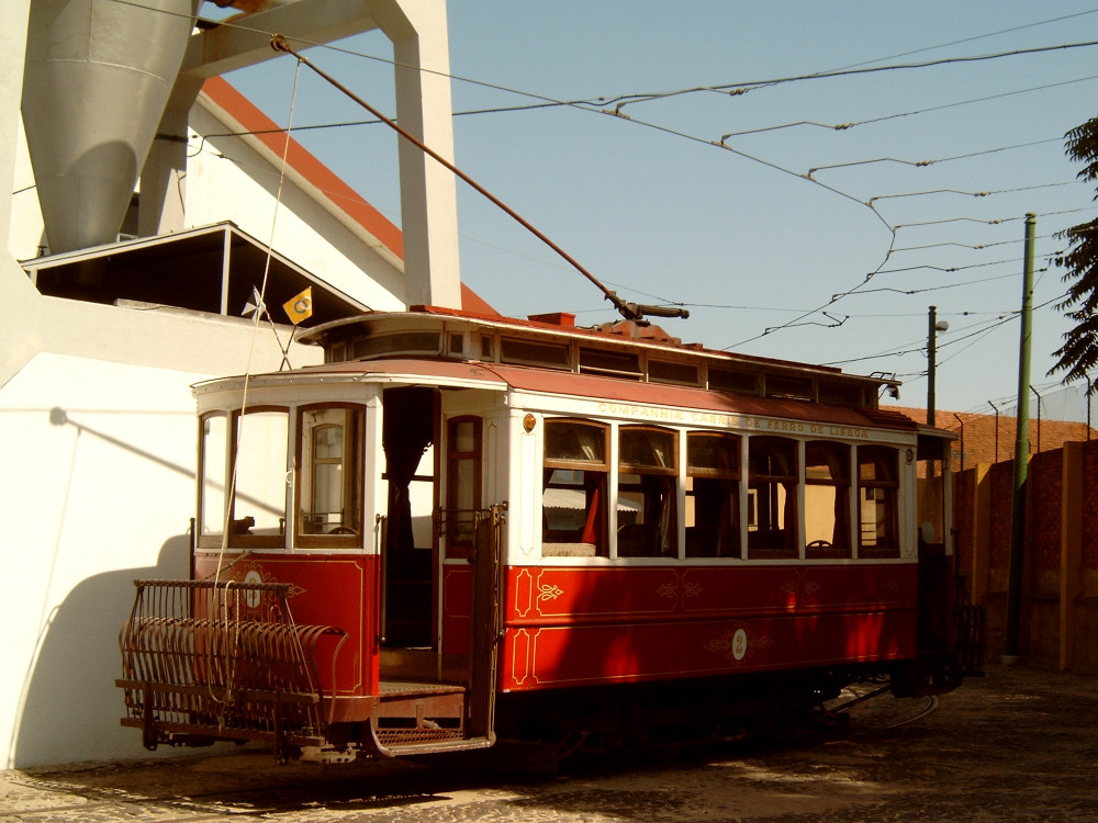 Лиссабонская агломерация, Двухосный моторный St. Louis № 2; Лиссабонская агломерация — Трамваи: Museu da Carris; Лиссабонская агломерация — Трамваи: Депо Санту-Амару