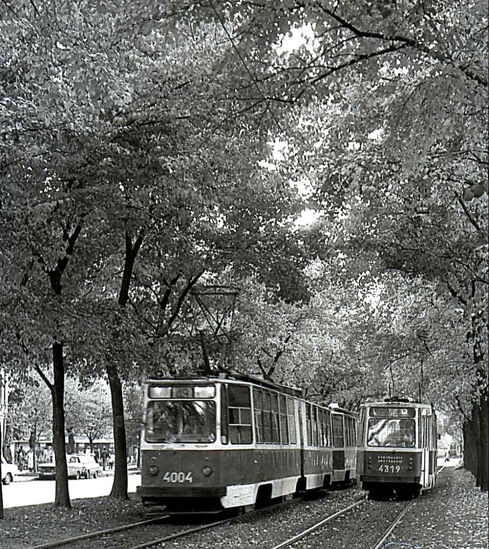 Санкт-Петербург, ЛВС-86К № 4004; Санкт-Петербург, ЛМ-68М № 4319