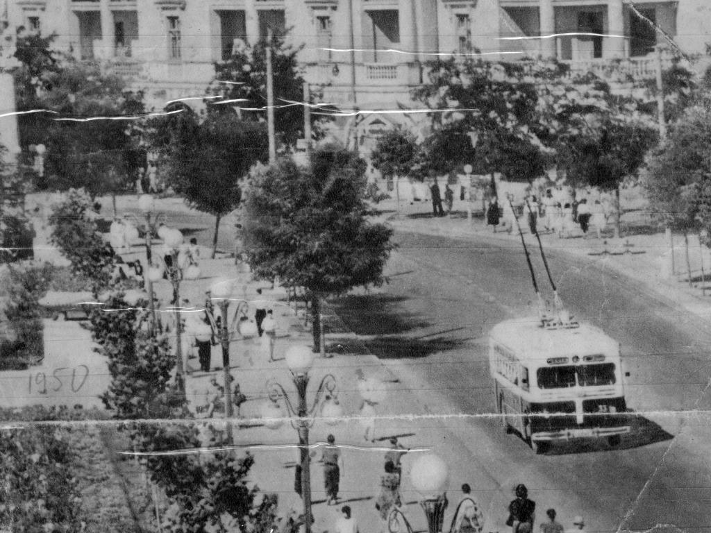 Севастополь, МТБ-82Д № 33; Севастополь — Исторические фотографии троллейбусов