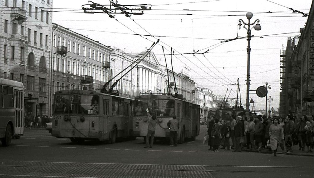 Санкт-Петербург, ЗиУ-682В [В00] № 3701; Санкт-Петербург, ЗиУ-682В № 3669; Санкт-Петербург — Исторические фотографии троллейбусов