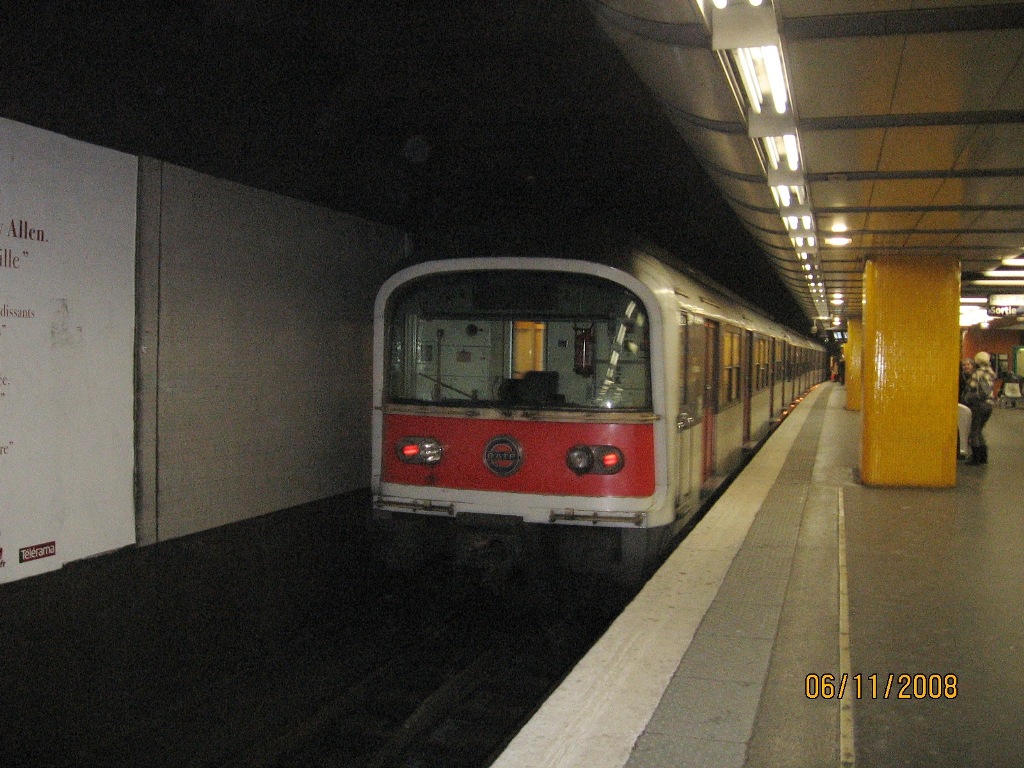 Paris - Versailles - Yvelines — Suburban trains RER — Line A