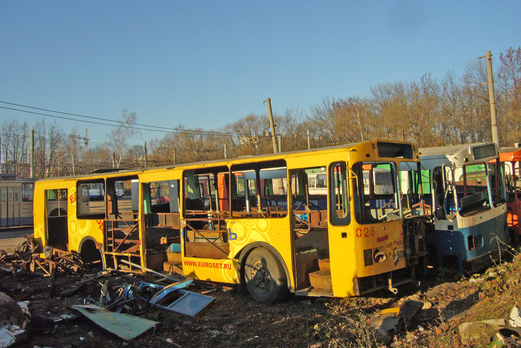 Орёл, ЗиУ-682В № 028; Орёл, ЗиУ-682Г [Г00] № 1125; Орёл — Списанные троллейбусы в депо