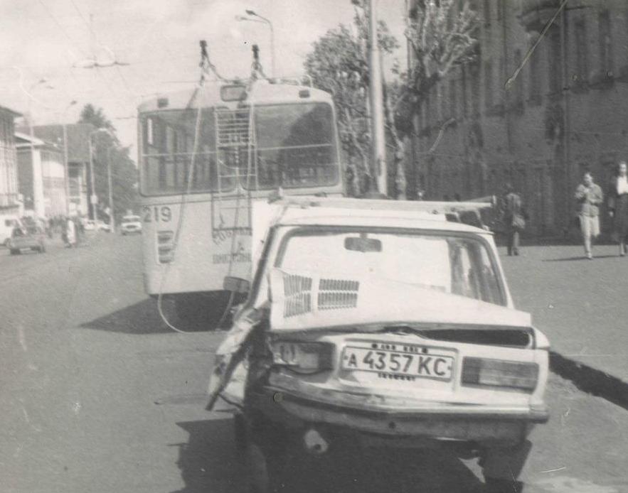 Petrozavodsk, ZiU-682V [V00] Br. 219; Petrozavodsk — Accidents; Petrozavodsk — Old photos