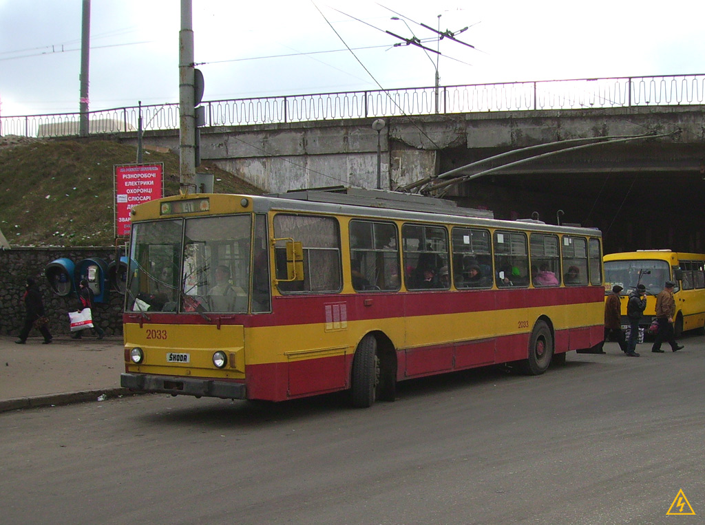 Киев, Škoda 14Tr89/6 № 2033