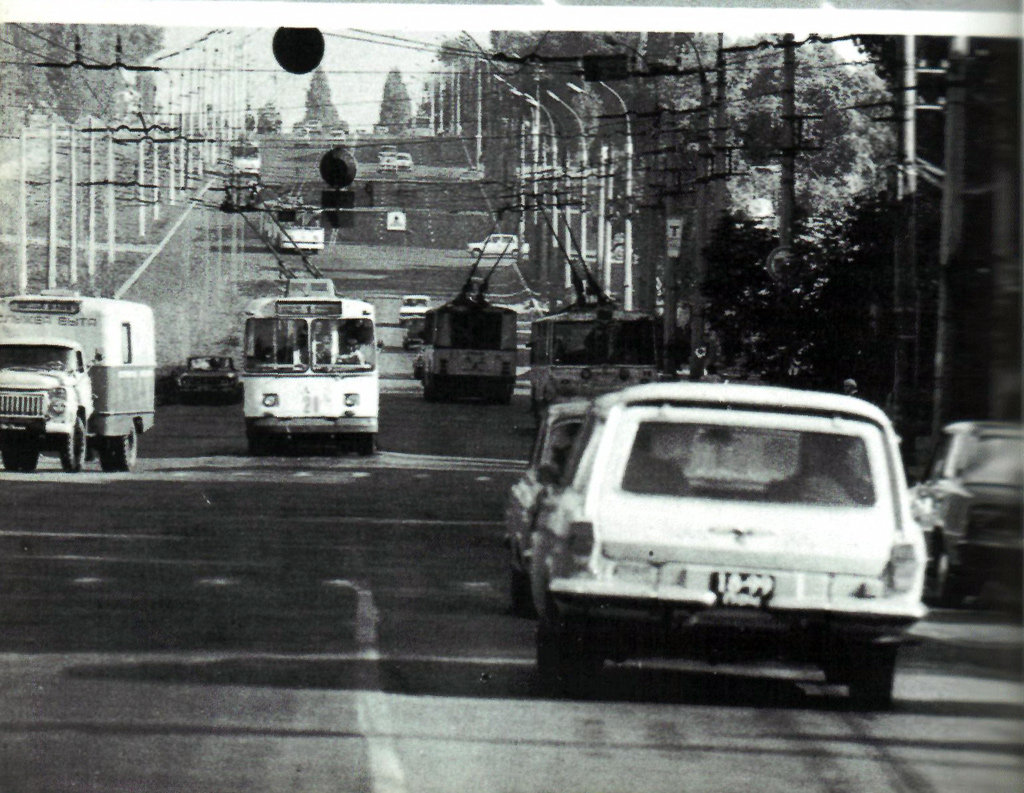 Kremenčuk, ZiU-682V č. 21; Kremenčuk — Historical photos — Trolleybus (1966-2005)