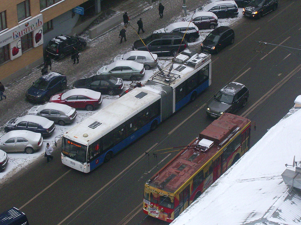 Москва, Тролза-6206.00 «Мегаполис» № 7619; Москва, ЗиУ-682ГМ1 (с широкой передней дверью) № 7819