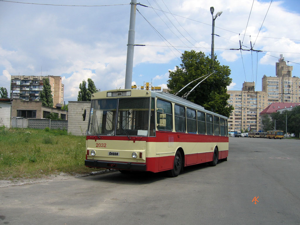 Киев, Škoda 14Tr89/6 № 2032