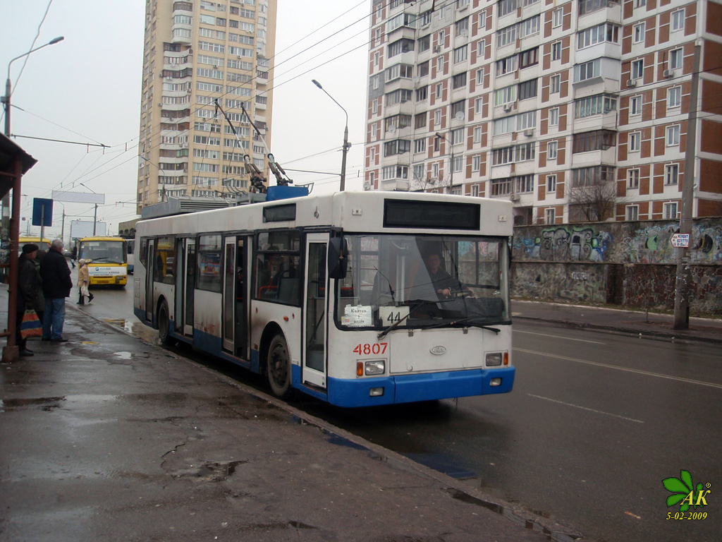 Киев, ЮМЗ E186 № 4807