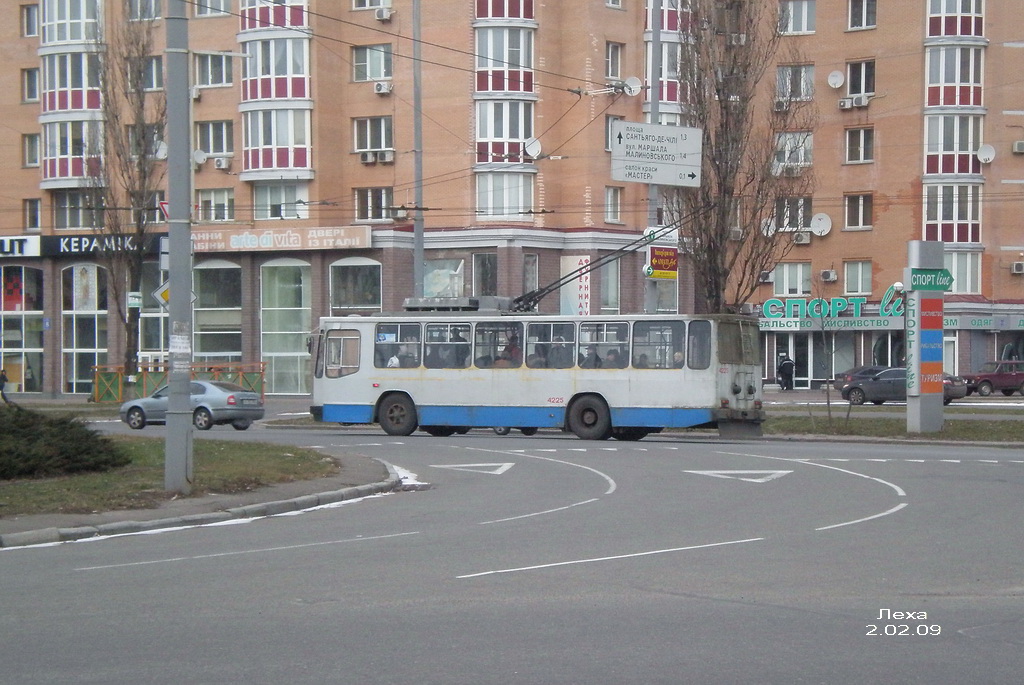 Киев, ЮМЗ Т2 № 4225