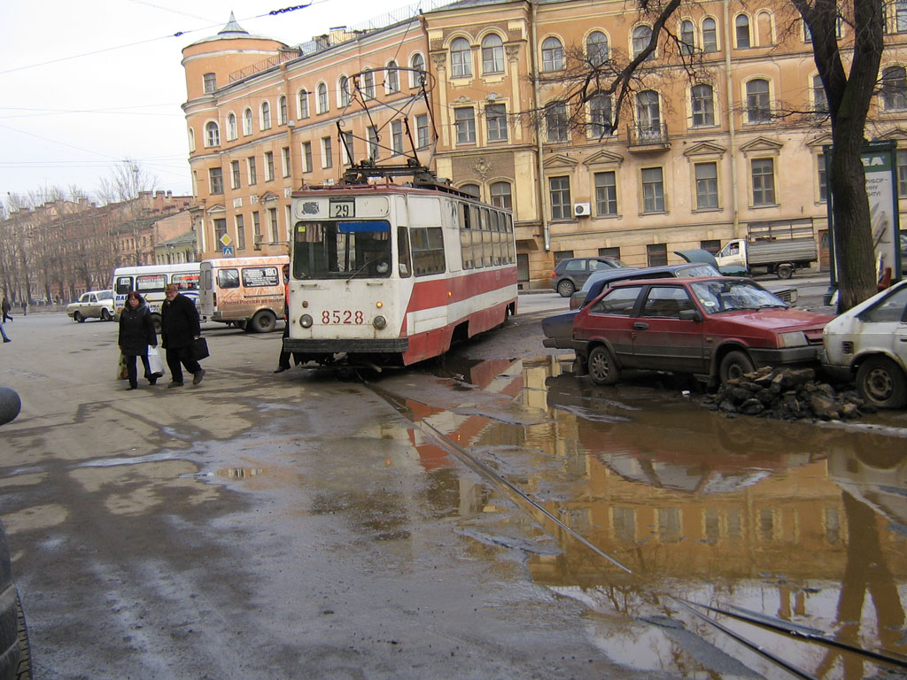 Санкт-Петербург, ЛМ-68М № 8528