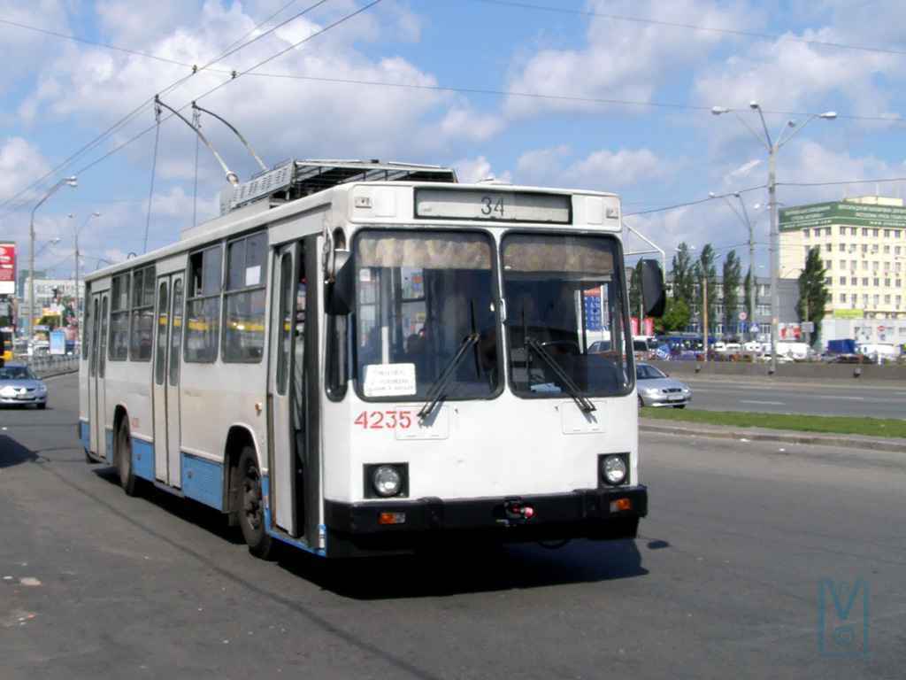 Киев, ЮМЗ Т2 № 4235