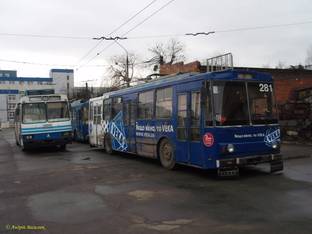 Черновцы, ЛАЗ-52522 № 2004; Черновцы, Škoda 14Tr89/6 № 281