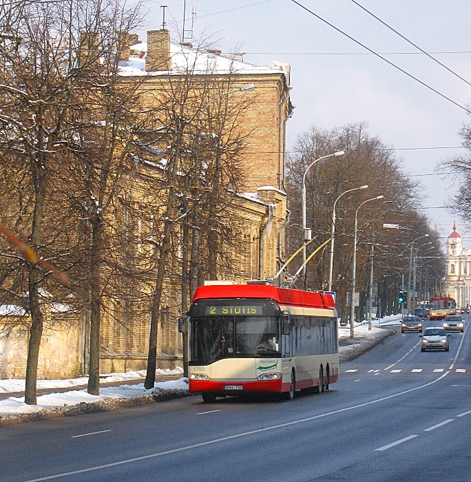 Vilnius, Solaris Trollino II 15 AC Nr. 1700; Vilnius, Škoda 14Tr13/6 Nr. 1610; Vilnius, Škoda 14Tr13/6 Nr. 1599