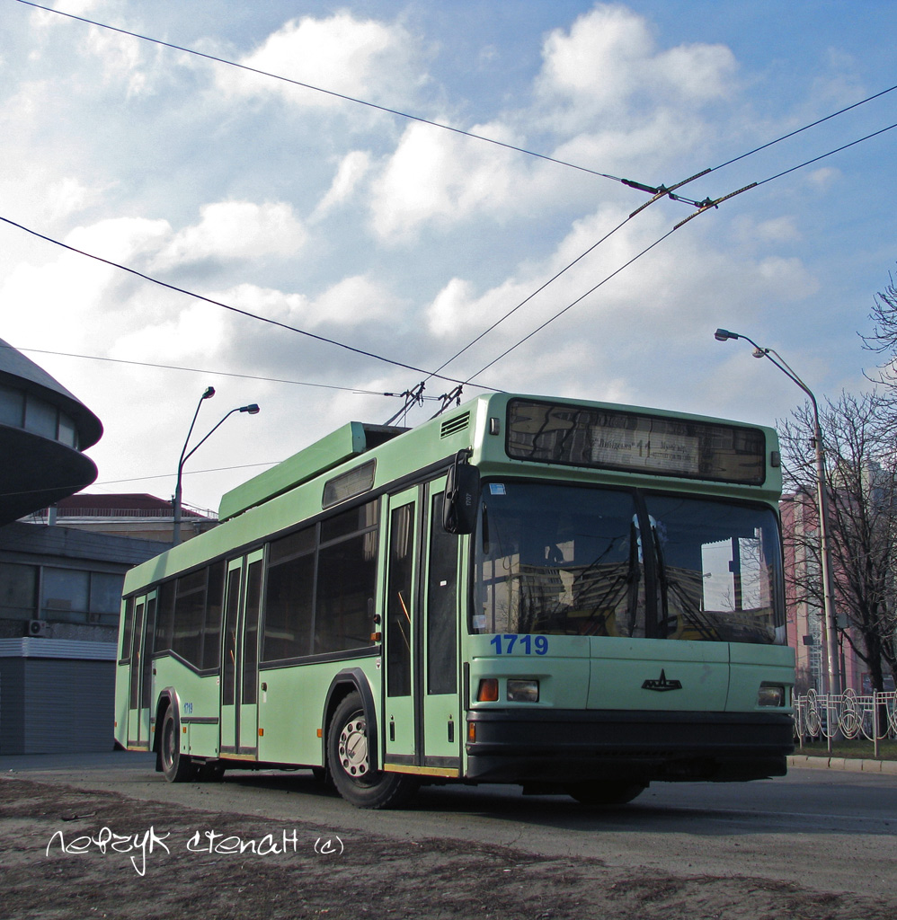 Киев, МАЗ-103Т № 1719