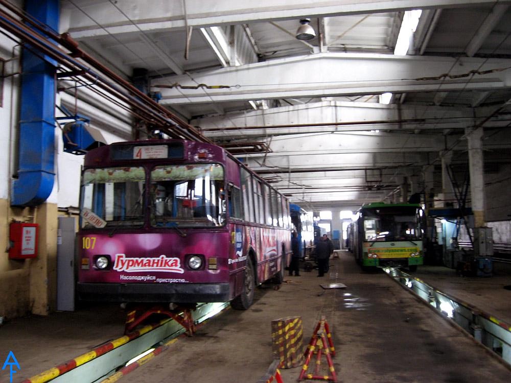 Луцк, ЗиУ-682В № 107