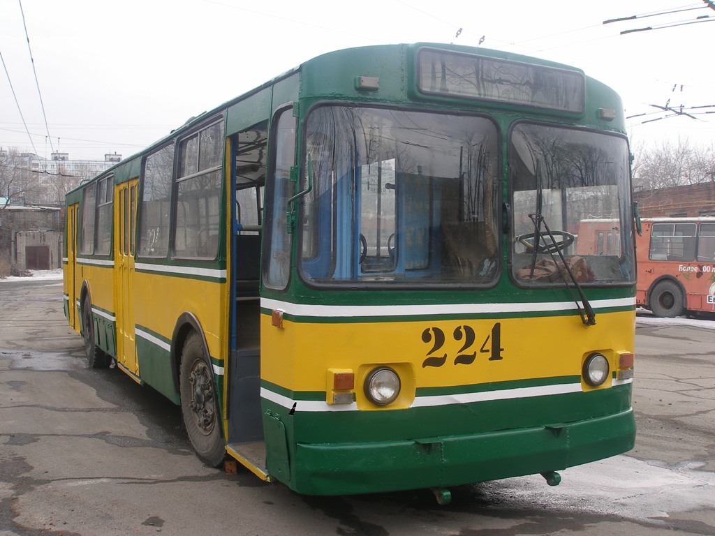 Владивосток, ЗиУ-682Г [Г00] № 224