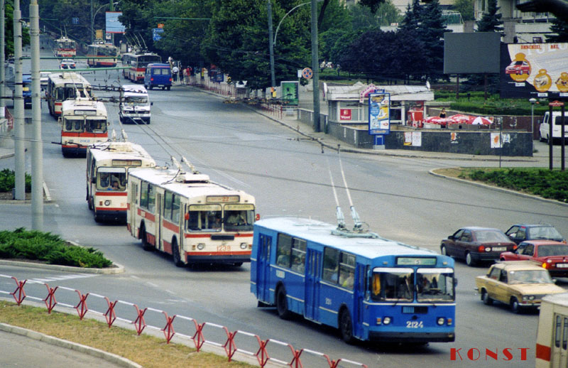 Chișinău, ZiU-682G [G00] # 2124; Chișinău, ZiU-682G [G00] # 1238