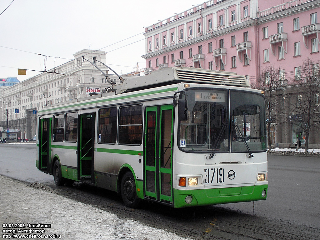 Chelyabinsk, LiAZ-5280 (VZTM) # 3719