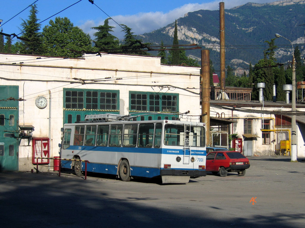 Крымский троллейбус, ЮМЗ Т2 № 7001